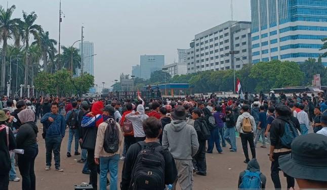 Unjuk Rasa di DPR, Transjakarta Alihkan Rute dan Hentikan Layanan Sementara di Sejumlah Koridor