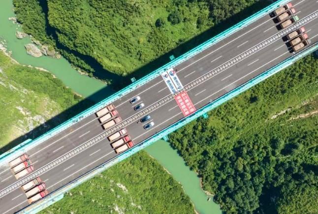 Jembatan Ngarai Besar Huajiang di China Siap Jadi Jembatan Tertinggi Dunia, Pangkas Waktu Tempuh Jadi 2 Menit