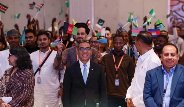 Indonesia Sambut 250 Mahasiswa Asing Penerima Beasiswa KNB 2025 dari 46 Negara