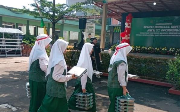 Menteri Agama: Program Makan Bergizi Gratis di Madrasah adalah Langkah Strategis Menuju Indonesia Emas 2045