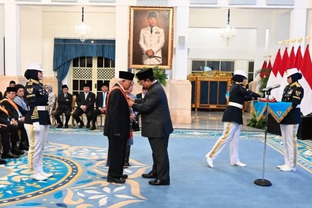 Prof. Purnomo Yusgiantoro Terima Bintang Mahaputera Adipurna, Presiden Prabowo Apresiasi Jasa di Sektor Energi dan Pertahanan