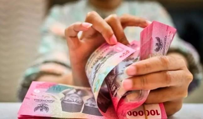 Rupiah Melemah Imbas Ketegangan Trump dengan The Fed soal Pemecatan Lisa Cook