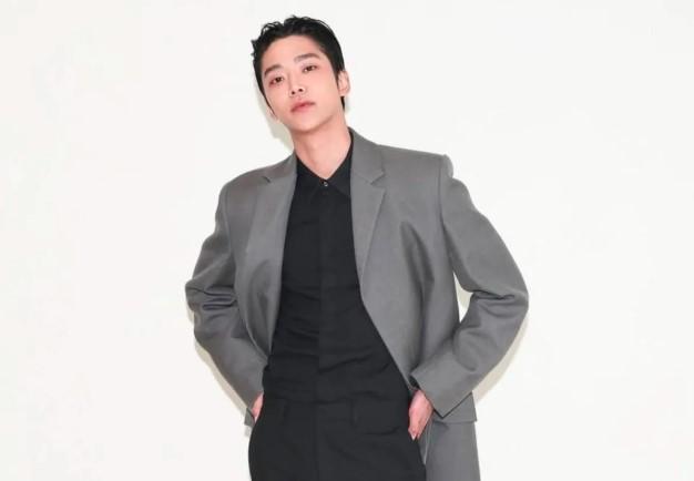 Rowoon Dijadwalkan Jalani Wajib Militer Mulai 27 Oktober 2025, FNC Minta Penggemar Tidak Datang ke Lokasi