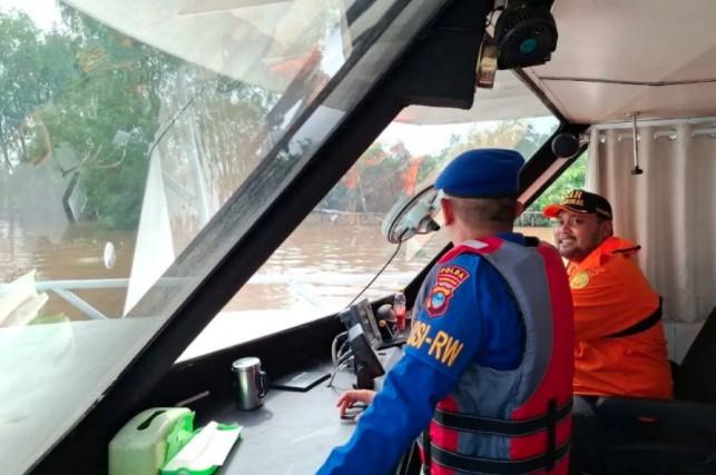 ABK Diduga Jatuh dari Kapal di Sungai Barito, Basarnas Banjarmasin Gelar Pencarian