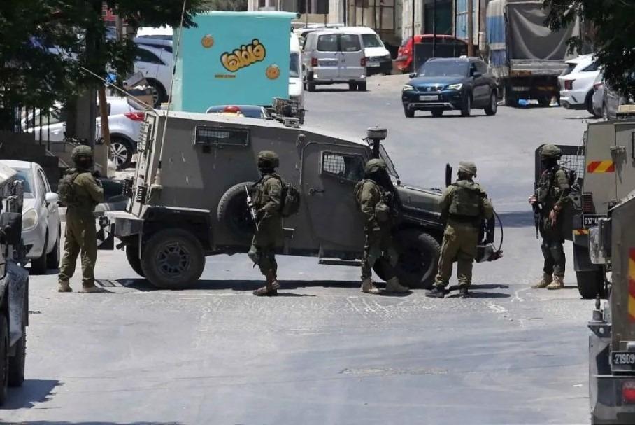 Pasukan Israel Serbu Nablus, Keluarga Palestina Dipaksa Tinggalkan Rumah