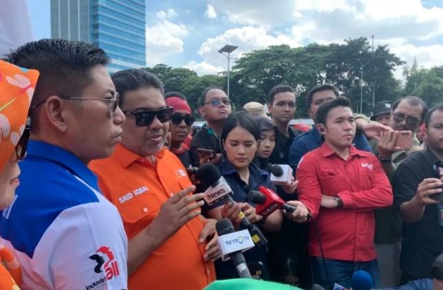 Ribuan Buruh Gelar Aksi Damai di DPR, Partai Buruh dan Mahasiswa Suarakan Aspirasi Serentak di Seluruh Indonesia