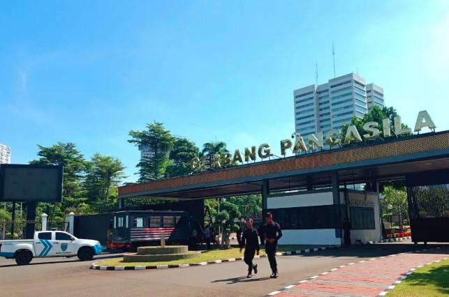 Antisipasi Kericuhan Aksi Buruh, TNI-Polri Perketat Penjagaan di Sekitar Gedung DPR