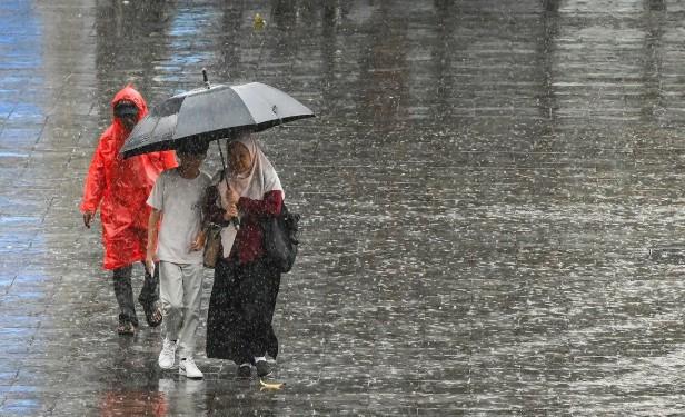 BMKG Prakirakan Jakarta Didominasi Cuaca Berawan Tebal Sepanjang Jumat