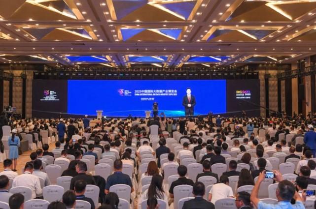 Pameran Industri Mahadata Internasional 2025 Resmi Dibuka, China Tunjukkan Inovasi AI dan Data Global