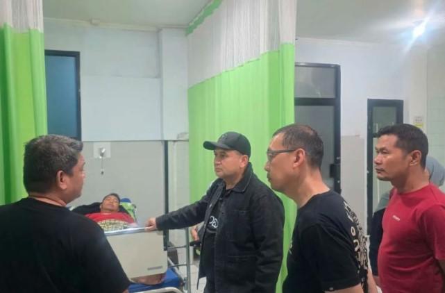 Wali Kota Makassar Jenguk Korban Pembakaran Kantor DPRD, Tiga Pegawai Tewas dan Empat Luka