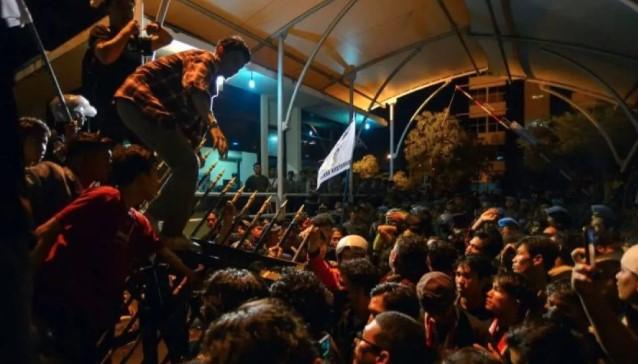 Kapolda Sumbar Temui Massa Pendemo, Minta Maaf atas Insiden Meninggalnya Affan Kurniawan