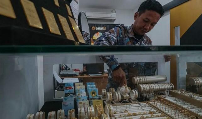 Harga Emas Pegadaian Naik Dua Hari Berturut, Emas Antam Tembus Rp2.043.000 per Gram