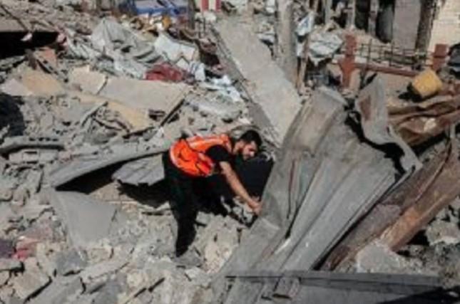 Ribuan Warga Palestina Mengungsi Massal dari Gaza Timur Laut Akibat Serangan Intens Israel