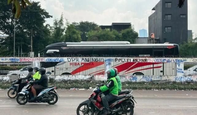 Lalu Lintas di Depan DPR RI Kembali Normal Pascakericuhan, Armada TransJakarta Belum Beroperasi