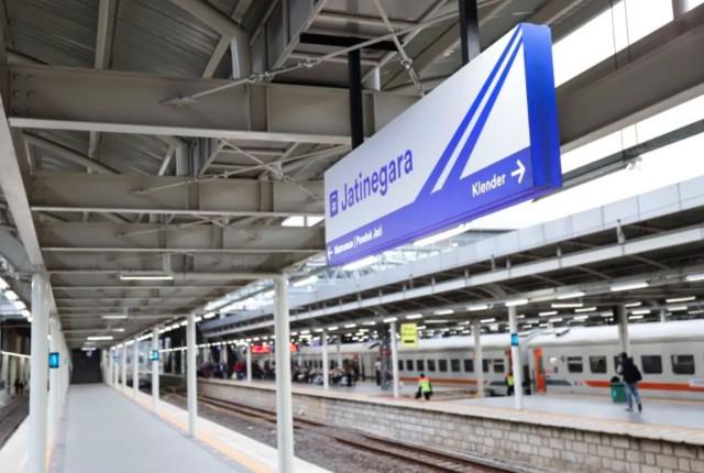 Antisipasi Demo, KAI Berlakukan Berhenti Luar Biasa di Stasiun Jatinegara untuk Puluhan KA Jarak Jauh