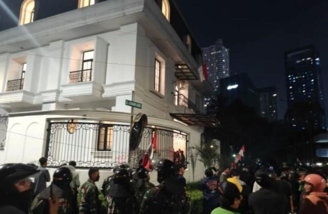 Pasca Penjarahan Rumah Eko Patrio, Polisi dan TNI Perketat Penjagaan di Lokasi