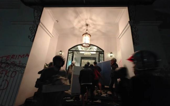 Rumah Eko Patrio Dijarah Massa Usai Demo, Barang dan Hewan Peliharaan Digasak