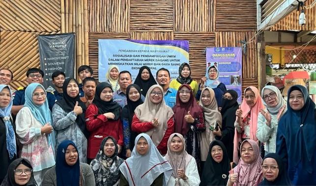 Dosen Poliban Dampingi UMKM Banjarmasin Daftarkan Merek Dagang, Dorong Daya Saing dan Perlindungan Hukum