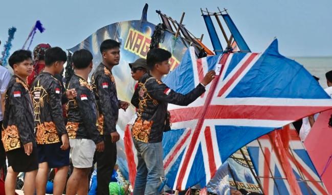 Tanah Laut Pecahkan Rekor MURI dengan 900 Layang-Layang Tradisional dalam Festival Dandang 2025