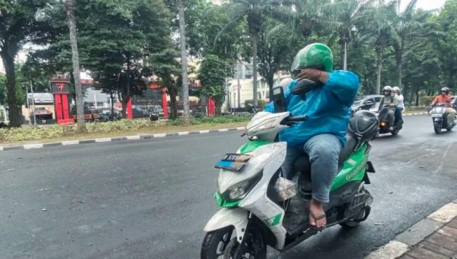 Warga Masih Rasakan Sisa Gas Air Mata di Sekitar Mako Brimob Kwitang, Damkar Lakukan Penyemprotan
