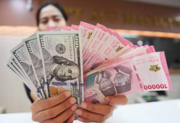 Analis Prediksi Rupiah Masih Bisa Melemah, Meski Dolar AS Tertekan oleh Data Inflasi PCE
