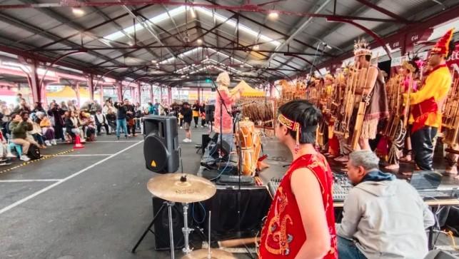 Tim Muhibah Angklung Meriahkan “Taste of Indonesia” di Melbourne, Bawa Harmoni Nusantara ke Panggung Internasional