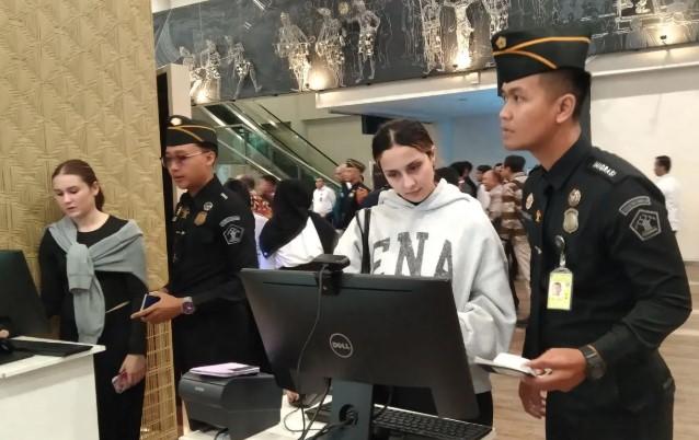 Imigrasi Bali Sediakan Komputer di Bandara Ngurah Rai untuk Permudah Deklarasi Kedatangan Internasional Lewat Aplikasi All I