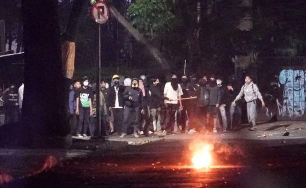 Polda Jabar Ungkap Tembakan Gas Air Mata di Sekitar Unisba Dipicu Serangan Bom Molotov Anarko