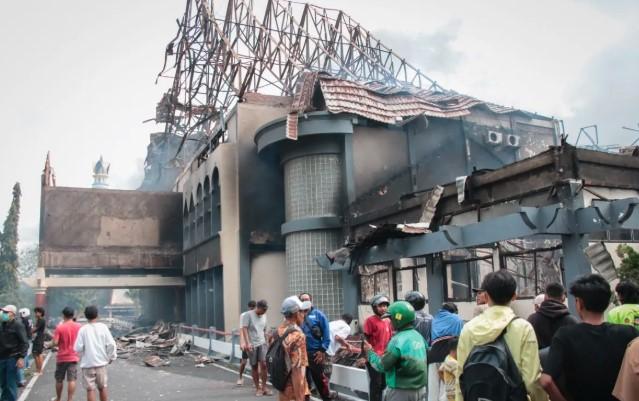 Polisi Panggil Ketua DPRD NTB Terkait Pembakaran Gedung, Penyelidikan Fokus pada Identifikasi Pelaku