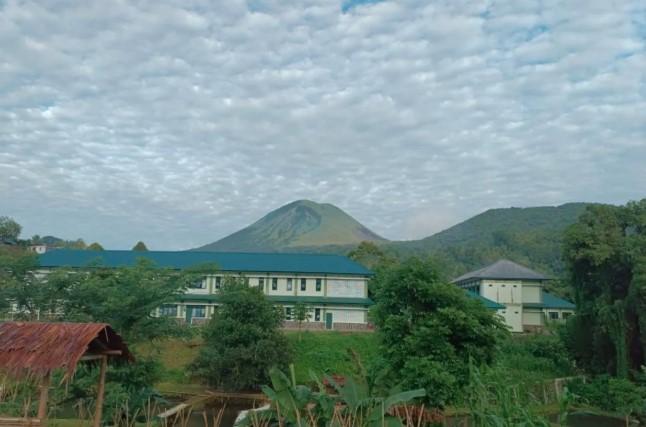 Status Gunung Lokon Naik Menjadi Siaga, Potensi Erupsi Freatik Mengancam Warga Tomohon