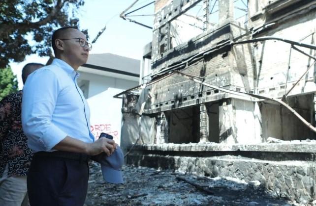 Tinjau Wisma MPR yang Dibakar, Eddy Soeparno Minta Demonstrasi Tak Lagi Diwarnai Aksi Anarki