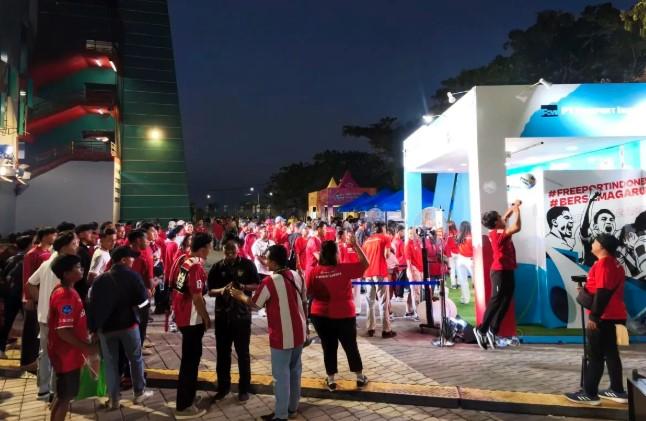 Suporter Padati Stadion GBT Jelang Indonesia vs Taiwan, Antusias Bermain Gim hingga Dukung Marselino