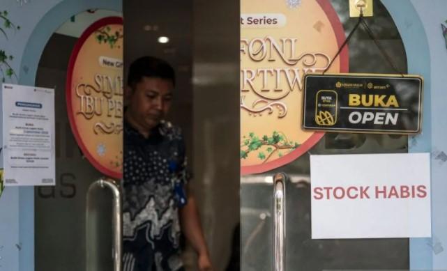 Harga Emas Antam Turun Tipis Jadi Rp2,042 Juta per Gram, Buyback Juga Turun