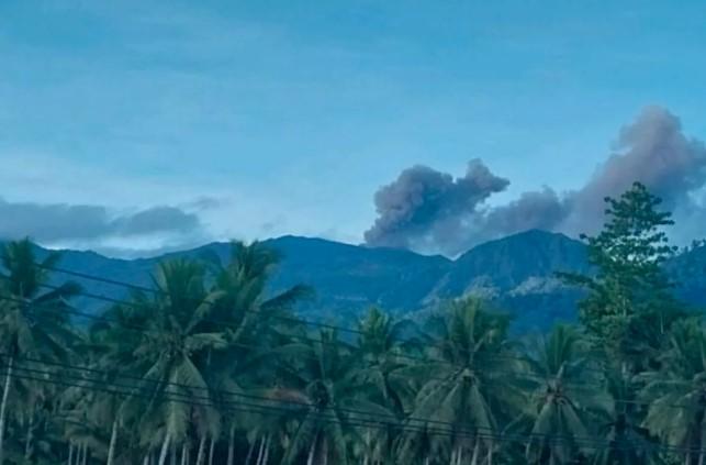 Gunung Dukono Erupsi Dua Kali Sehari, Warga Diminta Waspada dan Jauhi Radius 4 Kilometer