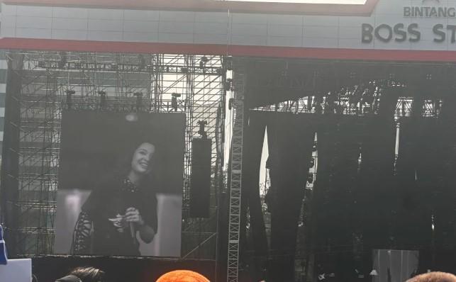 Bernadya dan Hindia Tukar Lagu di Pestapora 2025, Penonton Larut dalam Suasana Hangat