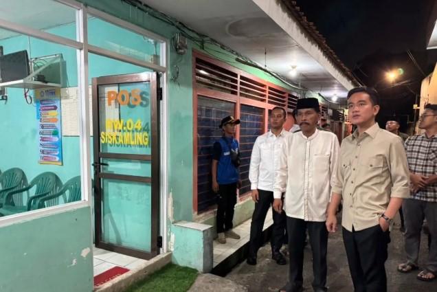 Warga Kembangan Utara Minta Ambulans Saat Wapres Gibran Kunjungi Pos Siskamling