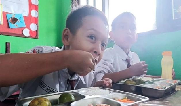 35 Ribu Paket Makan Bergizi Gratis Disalurkan Setiap Hari ke Sekolah di Palangka Raya