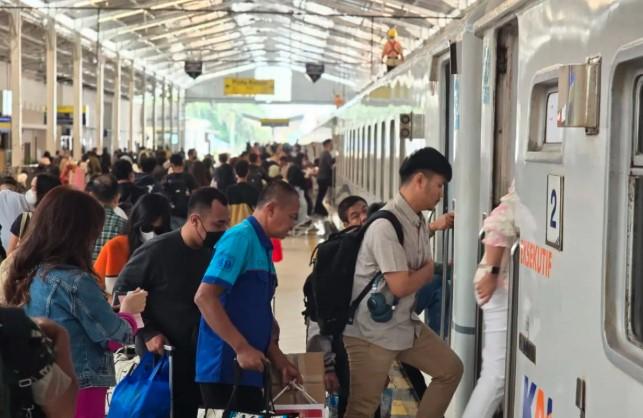 KAI Layani 382 Ribu Pelanggan di Dua Hari Pertama Libur Panjang Maulid Nabi, Okupansi Tembus 117 Persen