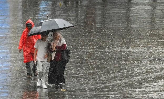 BMKG Prakirakan Hujan Ringan Guyur Seluruh Wilayah Jakarta pada Sabtu Sore, Suhu Capai 31 Derajat