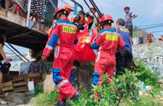 Polisi Selidiki Identitas Mayat Misterius di Kali Banjir Kanal Barat, Sidik Jari dan Ciri Fisik Tidak Sesuai