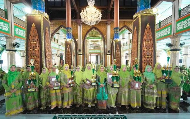 Wali Kota Mojokerto Ajak Ribuan Muslimat NU Perkuat Cinta kepada Nabi Muhammad SAW