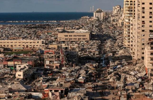 Krisis Kemanusiaan Memburuk, Pengungsi Palestina Penuhi Kamp Tenda di Gaza Selatan