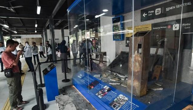 Halte Jaga Jakarta Sisakan Jejak Kebakaran Sebagai Pengingat Publik, Renovasi Masih Berlanjut