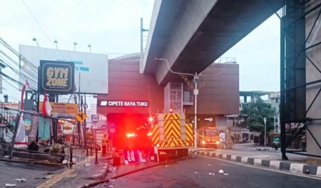 Kebakaran Ruko Fatmawati: Jalan Sekitar Stasiun Cipete Ditutup Sementara, Proses Pendinginan Masih Berlangsung