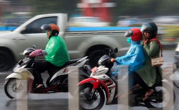 BMKG Peringatkan Hujan Lebat Disertai Angin Kencang di Sejumlah Kota, Waspadai Gelombang Tinggi dan Banjir Rob