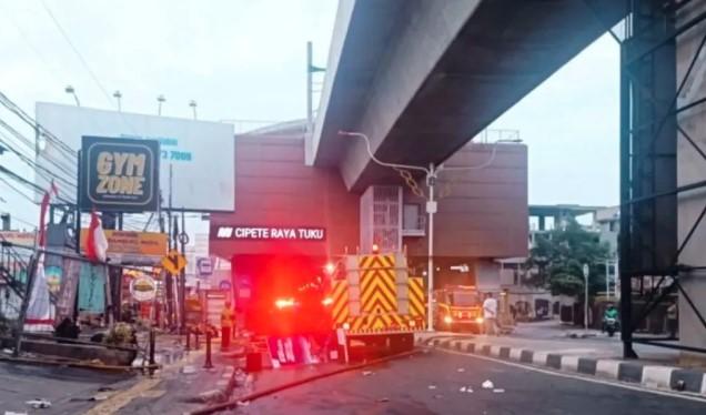 MRT Jakarta Tetap Beroperasi Normal Meski Terjadi Kebakaran Dekat Stasiun Cipete Raya