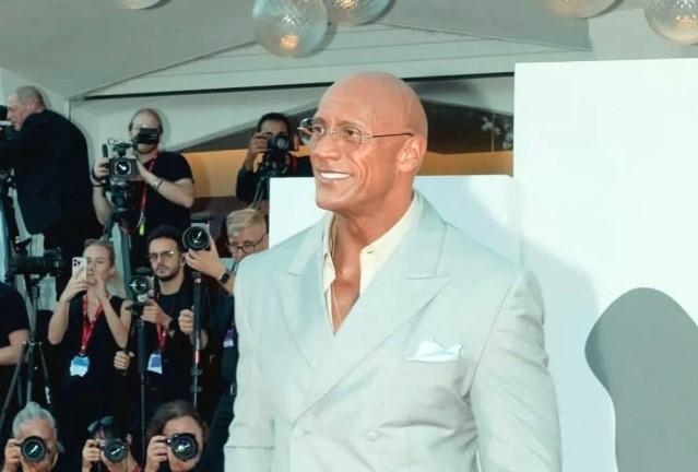 Dwayne ‘The Rock’ Johnson Turunkan Berat Badan demi Peran Eksentrik di Film Lizard Music