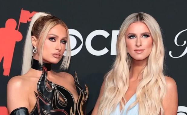 Paris Hilton Dikonfirmasi Hadir di Pernikahan Selena Gomez dan Benny Blanco