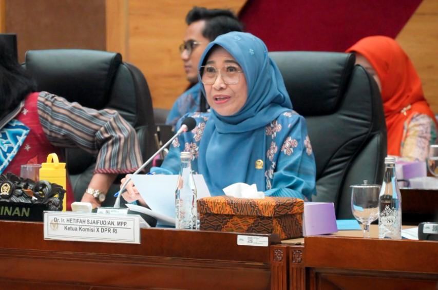 Ketua Komisi X DPR Bantah Isu Penghapusan Tunjangan Guru dalam Revisi UU Sisdiknas