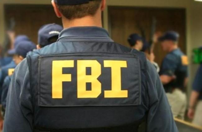 FBI Rilis Foto Orang Diduga Terkait Penembakan Charlie Kirk, Pelaku Masih Buron